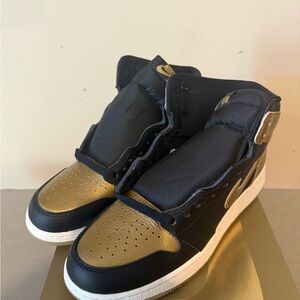 Nike Youth Black and Gold High-Top Sneakers
